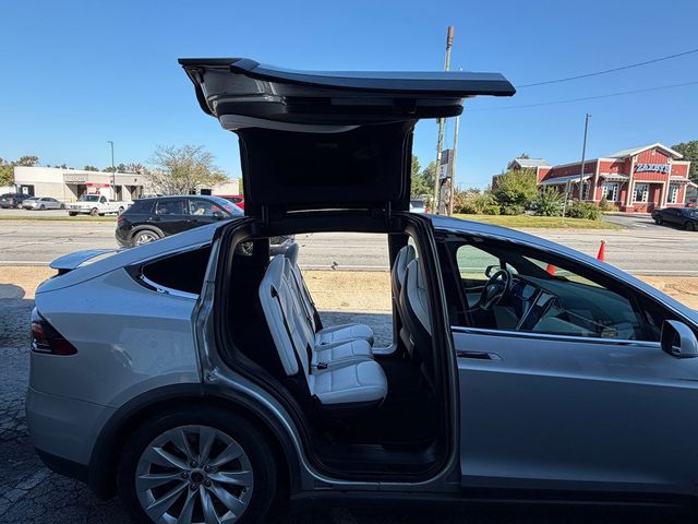 2018 Tesla Model X 75D AWD - 23094592 - 12