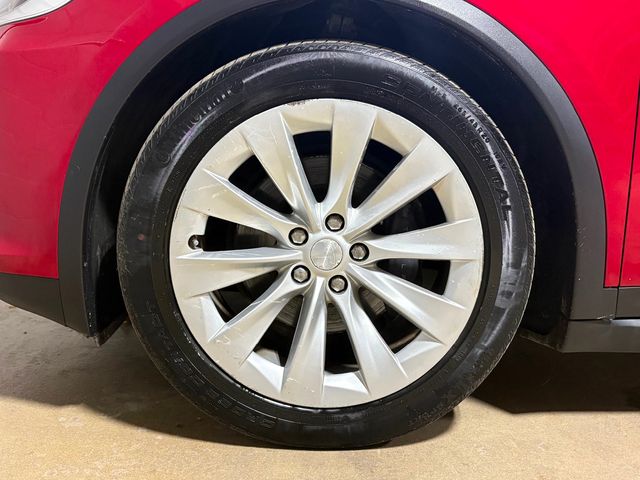 2018 Tesla Model X 75D AWD - 22954545 - 39