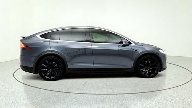 2018 Tesla Model X 75D AWD w/ Full Self-Driving, 22’’ Wheels & Premium Connectivity - 23030668 - 3