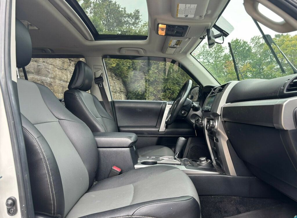 2018 Toyota 4Runner SR5 Premium photo 3