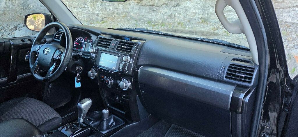2018 Toyota 4Runner Low Miles Off Road V6 4x4 Southern Nav CLEAN 615-300-6004 - 23027755 - 19
