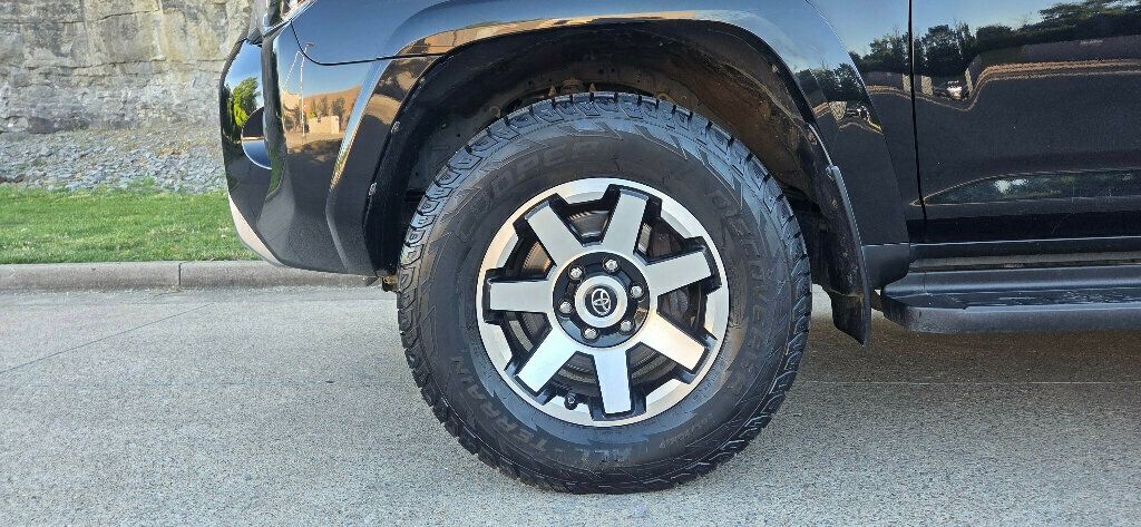 2018 Toyota 4Runner Low Miles Off Road V6 4x4 Southern Nav CLEAN 615-300-6004 - 23027755 - 35