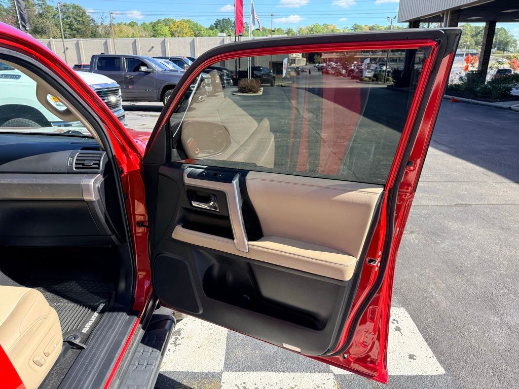 2018 Toyota 4Runner SR5 - 22884662 - 13