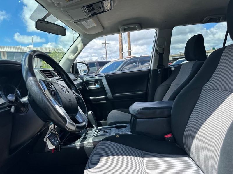 2018 Toyota 4Runner SR5 4WD - 22930155 - 11