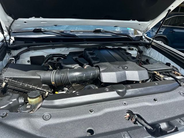 2018 Toyota 4Runner SR5 4WD - 22930155 - 19