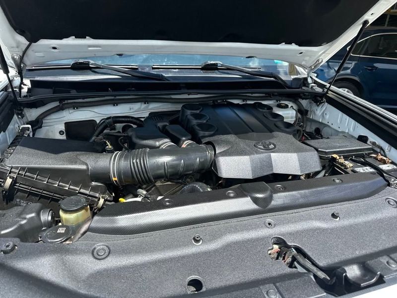 2018 Toyota 4Runner SR5 4WD - 22930155 - 19