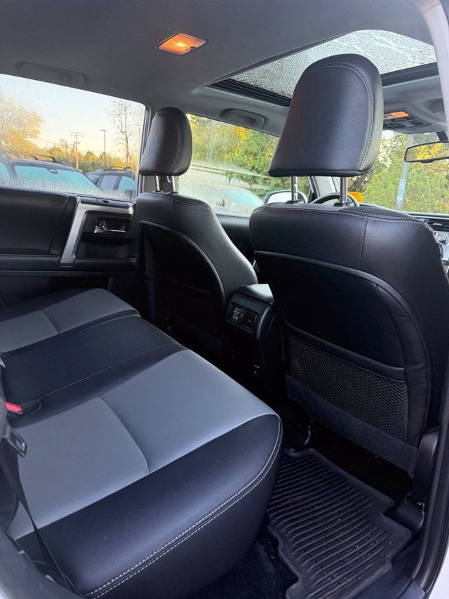 2018 Toyota 4Runner SR5 4WD - 23094640 - 17
