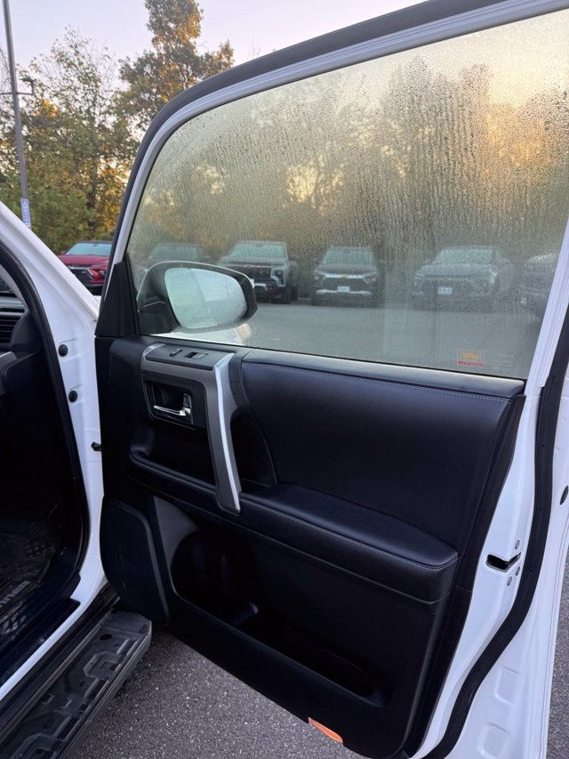 2018 Toyota 4Runner SR5 4WD - 23094640 - 18