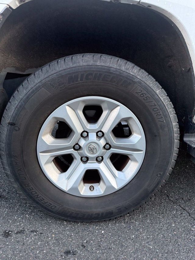 2018 Toyota 4Runner SR5 4WD - 23094640 - 21