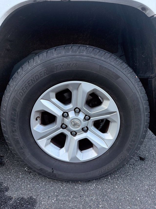 2018 Toyota 4Runner SR5 4WD - 23094640 - 22