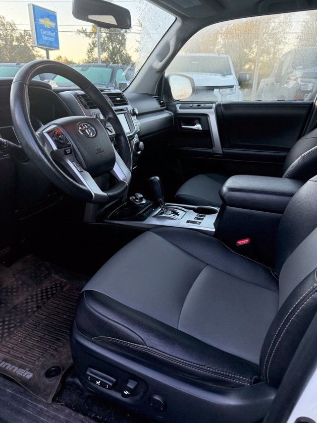 2018 Toyota 4Runner SR5 4WD - 23094640 - 27