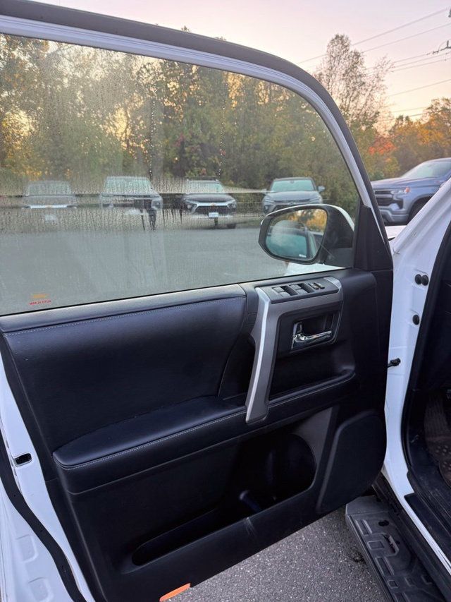 2018 Toyota 4Runner SR5 4WD - 23094640 - 8
