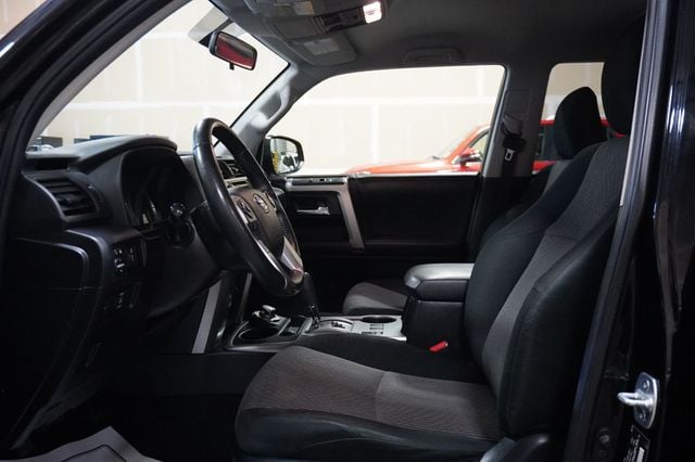 2018 Toyota 4Runner SR5 Premium 4WD - 23012230 - 5