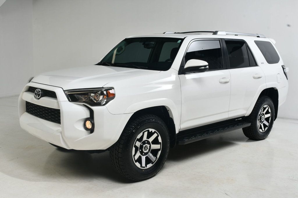 2018 Toyota 4Runner SR5 Premium 4WD photo 2