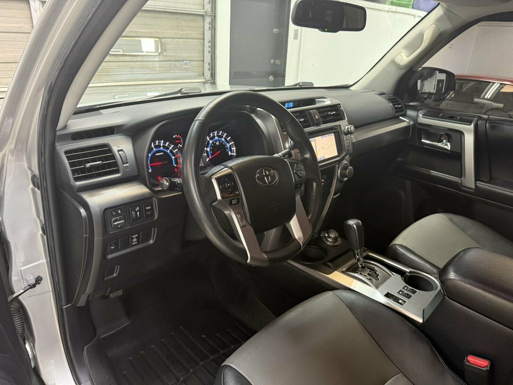 2018 Toyota 4Runner SR5 Premium/Heated Leather Seats/3rd Row Seats/Tow Pkg/Rear Cam - 23066285 - 10