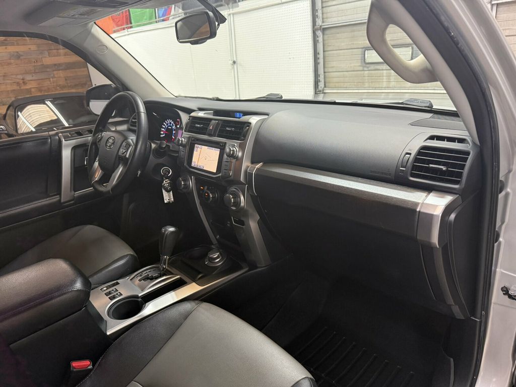 2018 Toyota 4Runner SR5 Premium/Heated Leather Seats/3rd Row Seats/Tow Pkg/Rear Cam - 23066285 - 11