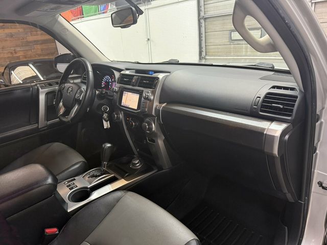 2018 Toyota 4Runner SR5 Premium/Heated Leather Seats/3rd Row Seats/Tow Pkg/Rear Cam - 23066285 - 11