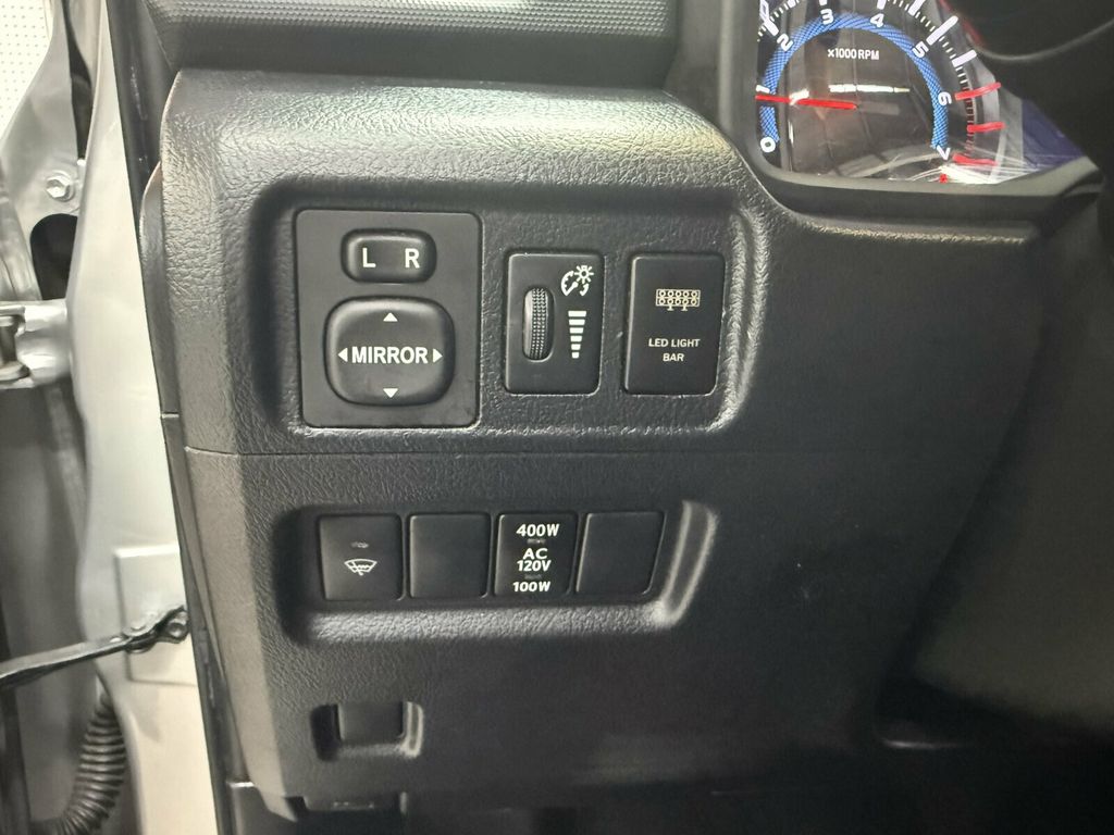 2018 Toyota 4Runner SR5 Premium/Heated Leather Seats/3rd Row Seats/Tow Pkg/Rear Cam - 23066285 - 18