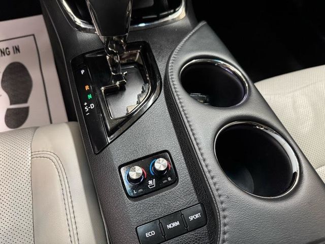 2018 Toyota Avalon Limited - 23000538 - 19