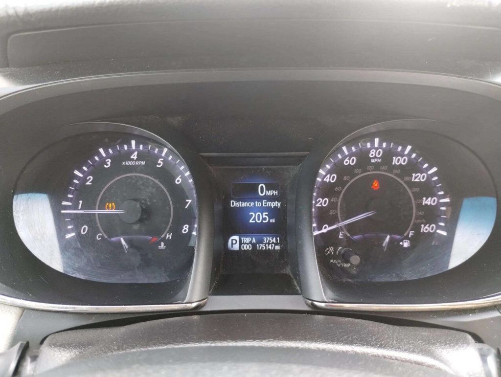 2018 Toyota Avalon Limited - 22931350 - 26