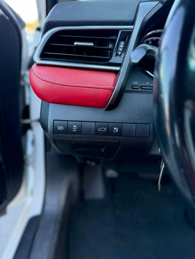 2018 Toyota Camry  - 23045192 - 17