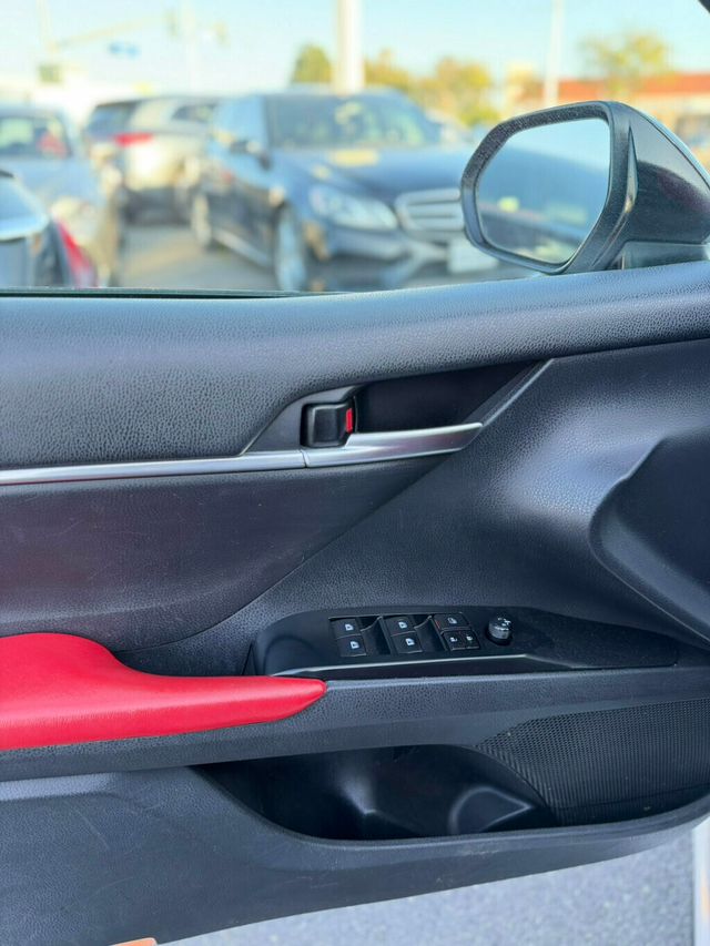 2018 Toyota Camry  - 23045192 - 18