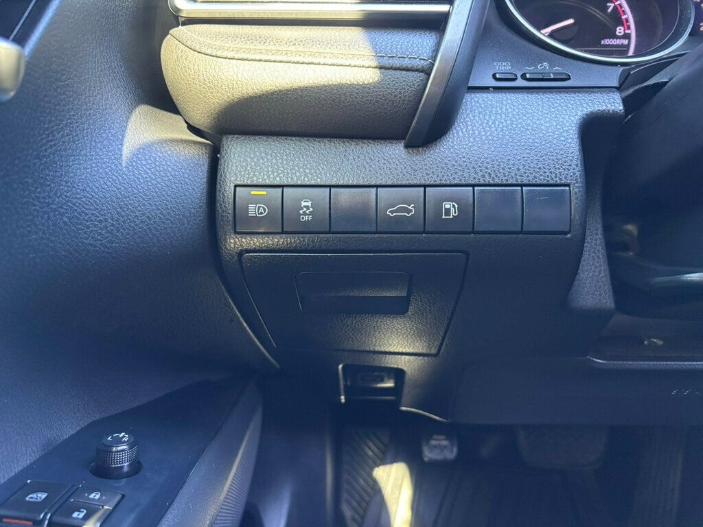 2018 Toyota Camry CAMRY SE FWD LEATHER SEATS W/18 " WHEELS - 22995749 - 33