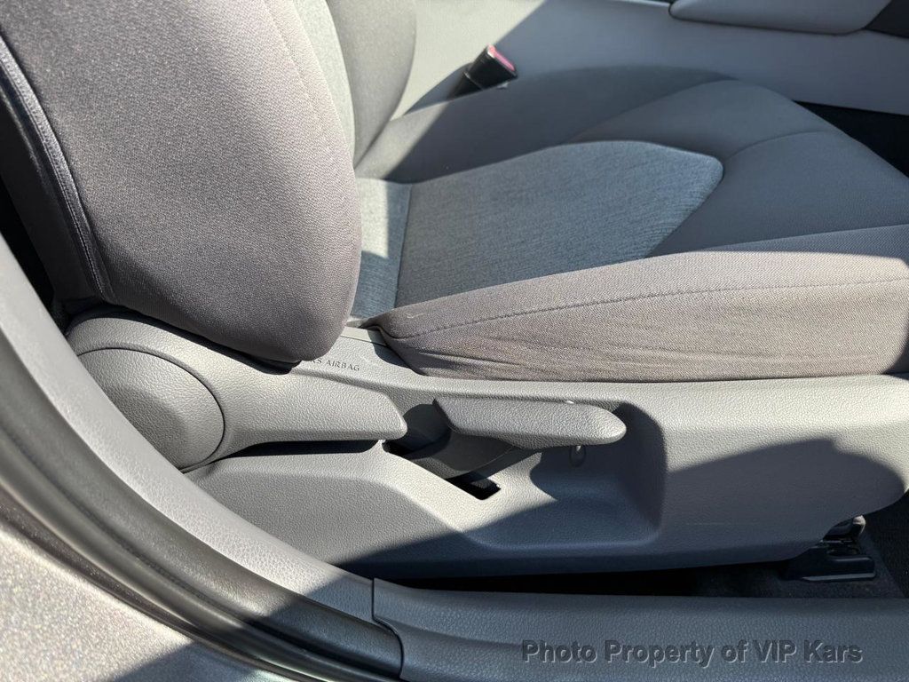 2018 Toyota Camry L photo 13