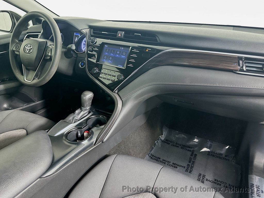 2018 Toyota Camry LE - 22609735 - 34