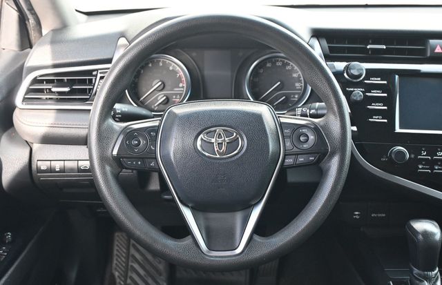 2018 Toyota Camry LE - 22961561 - 9