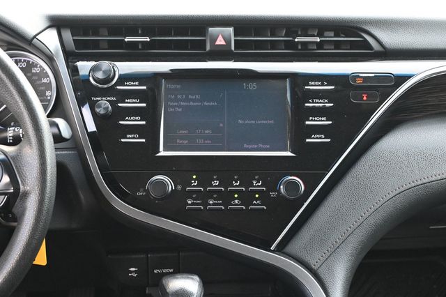 2018 Toyota Camry LE - 22961561 - 11
