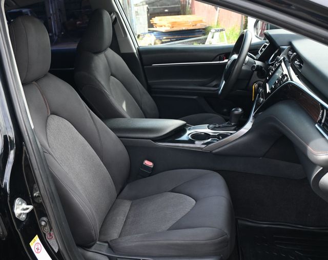 2018 Toyota Camry LE - 22961561 - 14