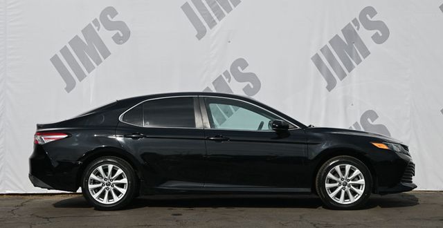 2018 Toyota Camry LE - 22961561 - 3
