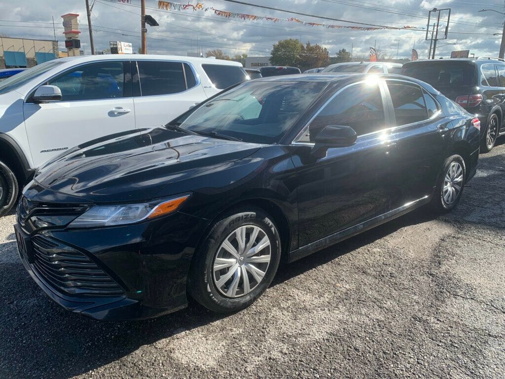 2018 Toyota Camry SE XLE photo 3