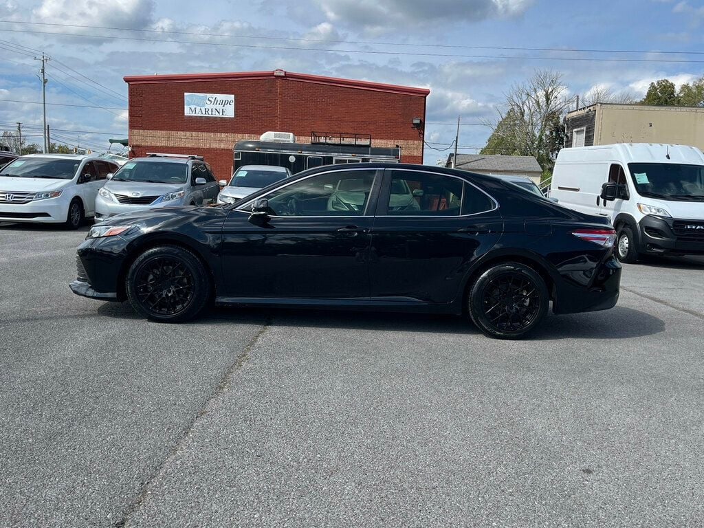 2018 Toyota Camry LE photo 2