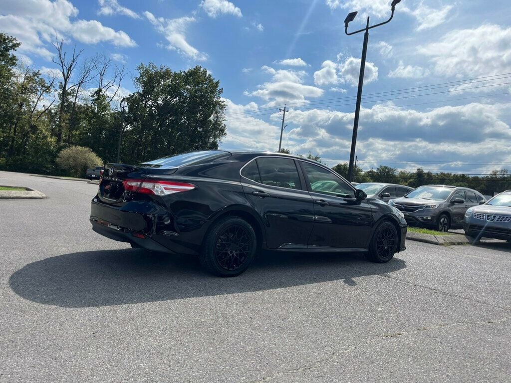 2018 Toyota Camry LE photo 4
