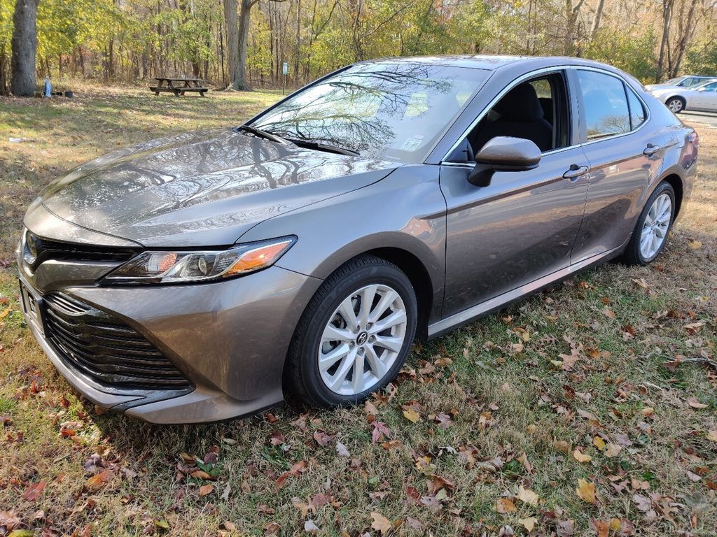 2018 Toyota Camry LE Automatic - 19556908 - 0