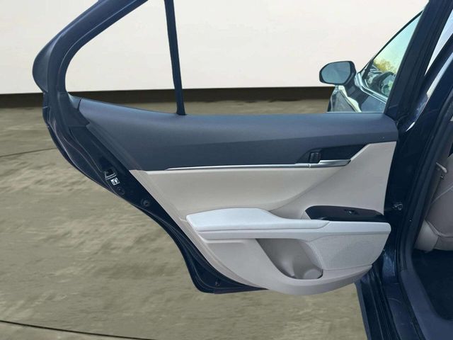 2018 Toyota Camry LE Automatic - 23028707 - 11