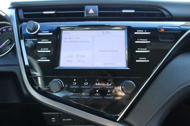 2018 Toyota Camry LE Automatic - 23083628 - 18