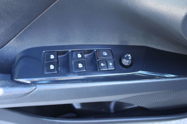 2018 Toyota Camry LE Automatic - 23083628 - 25