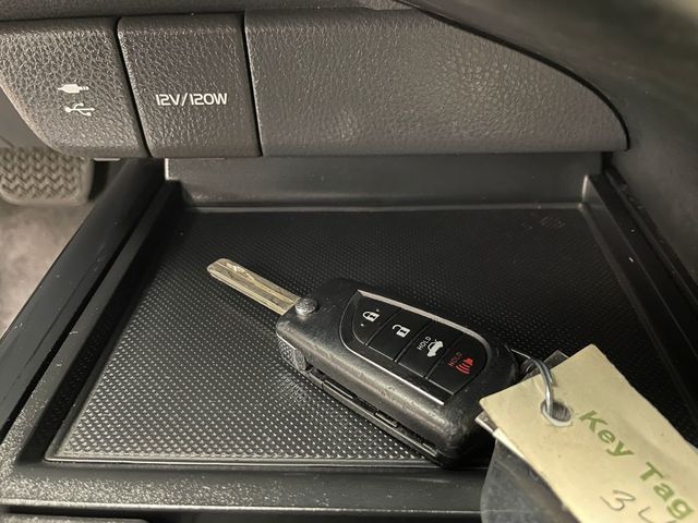 2018 Toyota Camry LE Automatic - 22995944 - 25