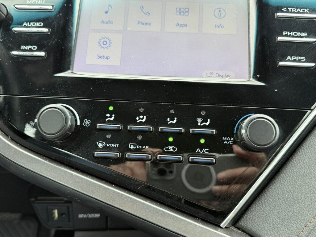 2018 Toyota Camry LE Automatic - 22907950 - 26
