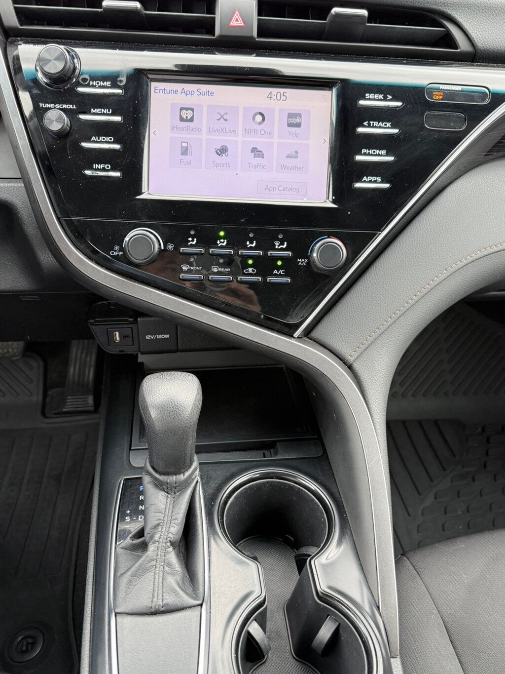 2018 Toyota Camry LE Automatic - 22907950 - 29