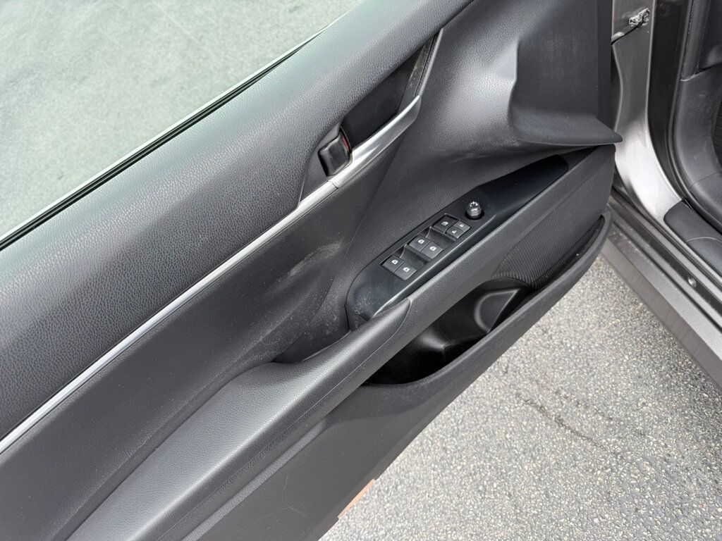 2018 Toyota Camry LE Automatic - 22907950 - 30