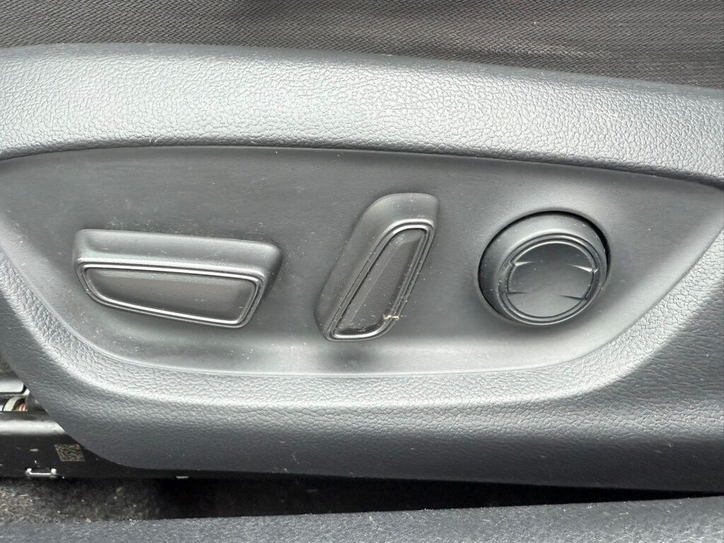 2018 Toyota Camry LE Automatic - 22907950 - 31