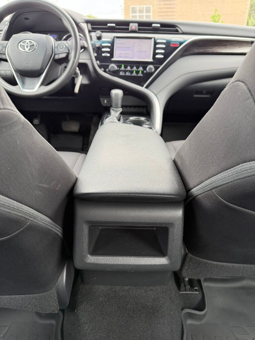 2018 Toyota Camry LE Automatic - 22907950 - 33