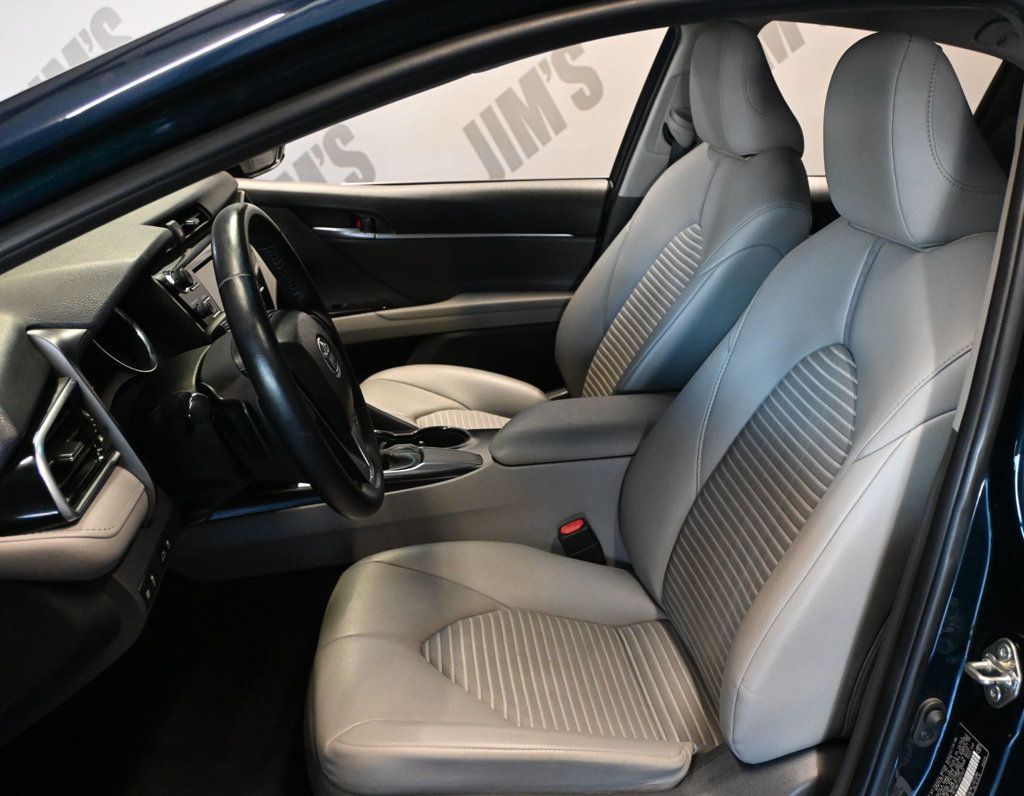 Toyota Camry photo 10
