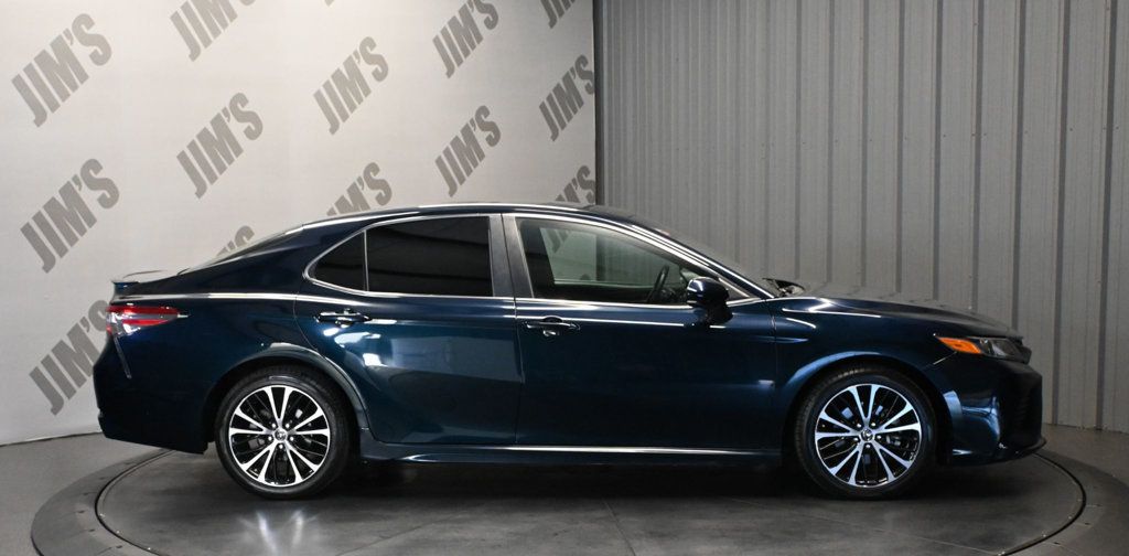 Toyota Camry photo 4