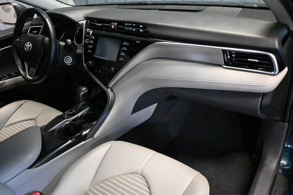 Toyota Camry photo 7