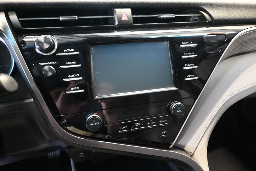 Toyota Camry photo 8